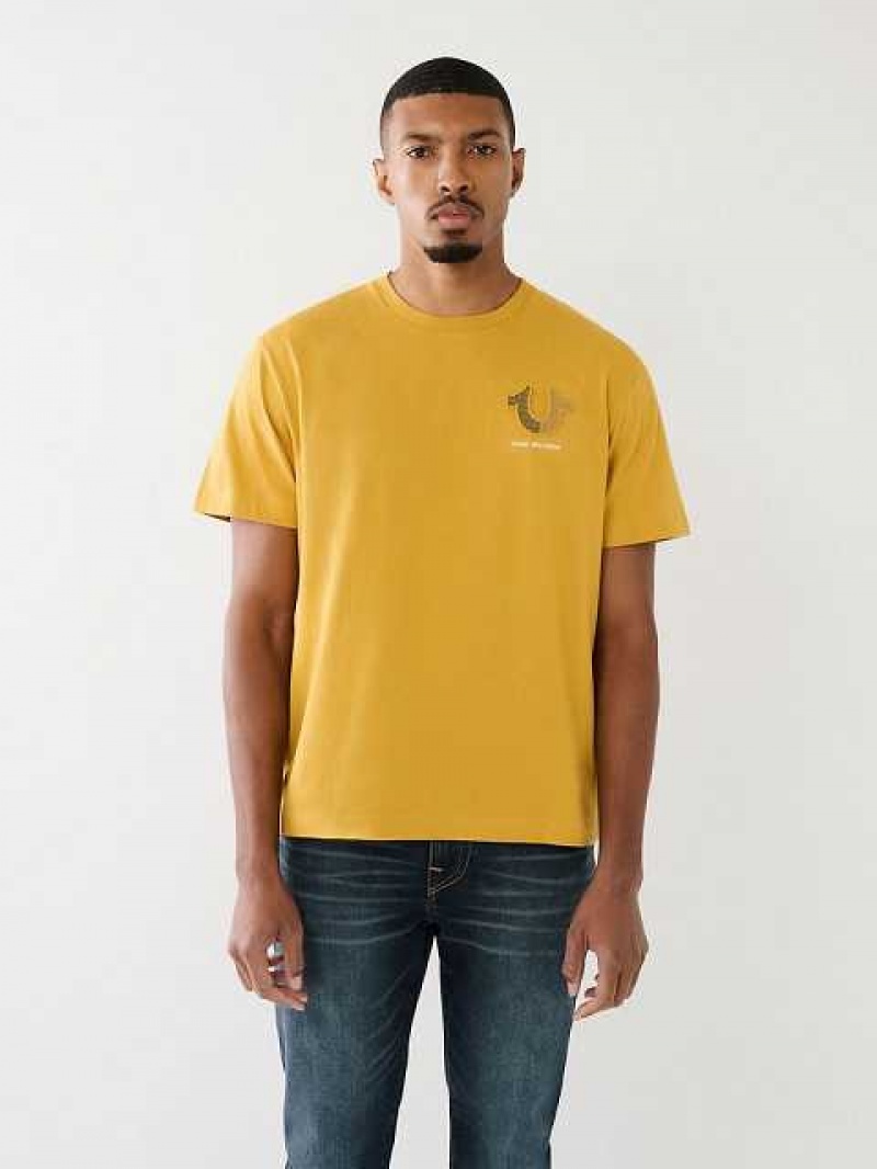 Camiseta True Religion Embossed Tr Logo Hombre Amarillo | Colombia-QEMZOYW32